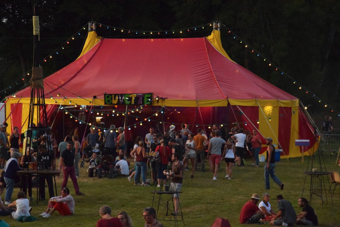 Festival des rapiécés, concert, théâtre de rue théâtre, convivial, rural, normandie, affiche, village associatif, spectacles, espace enfants