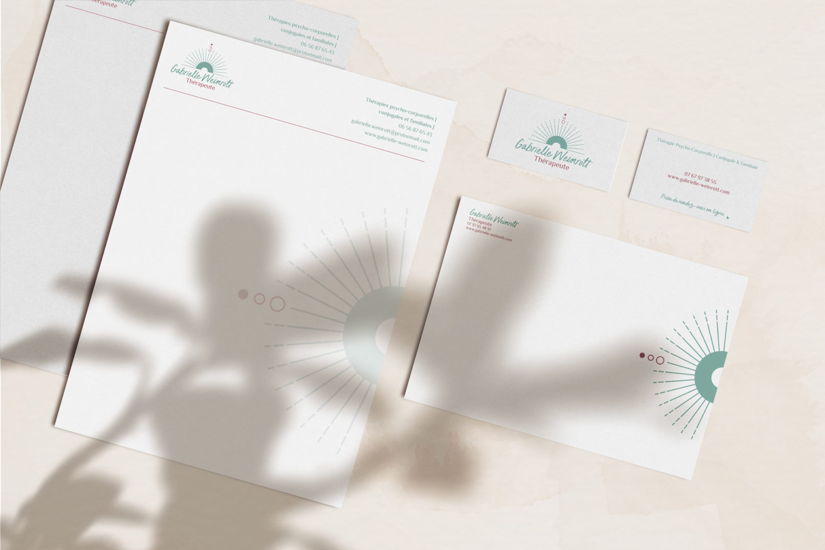 création logo, logo thérapeute, logo sur-mesure, gabrielle thérapeute, gabrielle weinrott, graphiste, graphiste rouen, direction artistique, zen, vanora rolland, vanora graphiste, graphiste rouen, branding, identité visuelle, psycho-corporelle, thérapie, psychothérapie, systémie familiale, papeterie