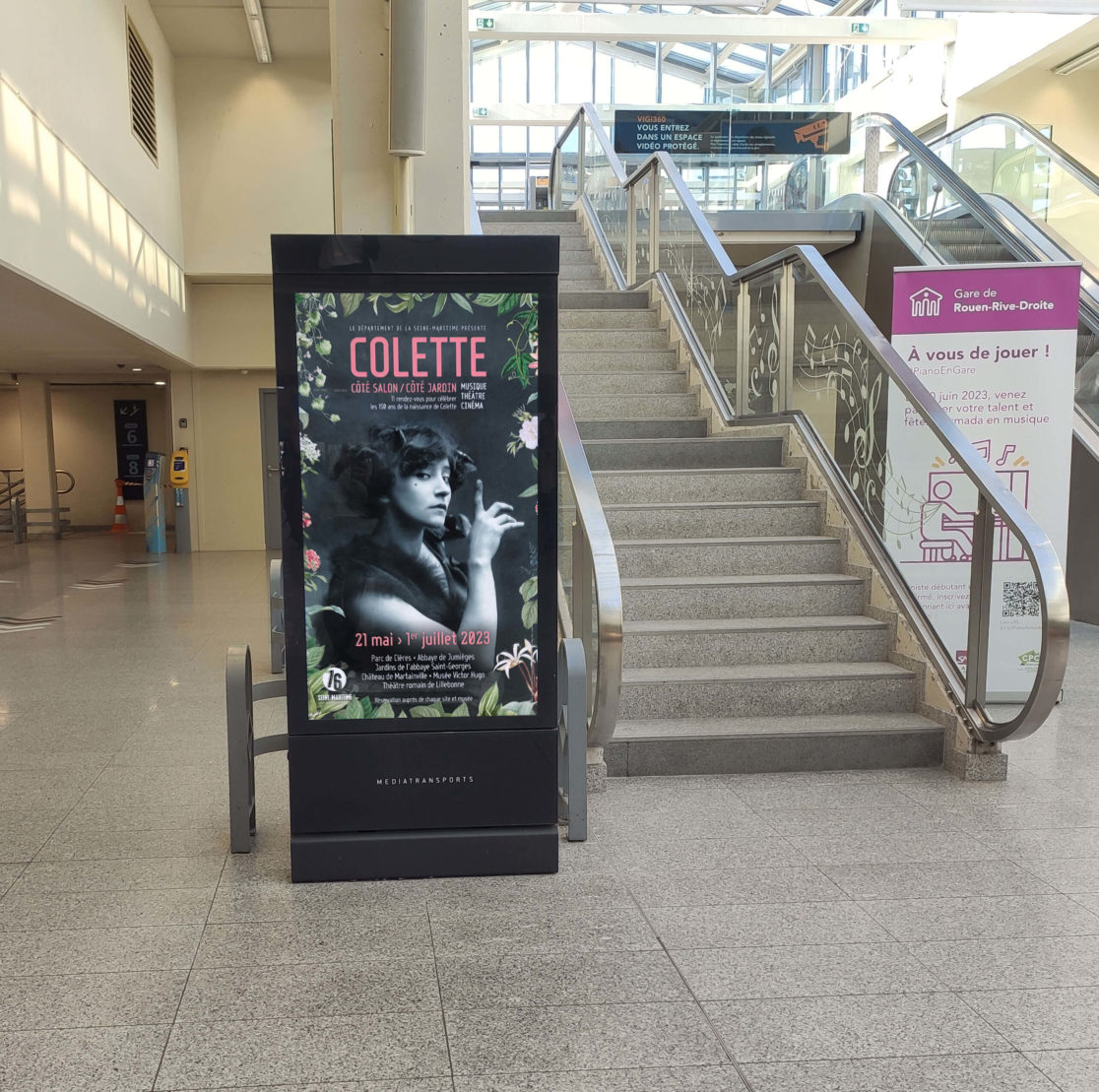 création affiche, vanora graphiste, graphiste rouen, affiche colette, communication événementielle, graphisme, flyer, dépliant, 3 volets, gare de rouen, pub, conception graphique, trophées de la communication normandie, lauréat, graphiste rouen, graphiste culturel