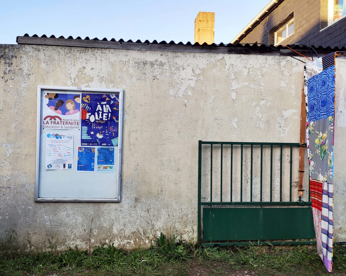 identité visuelle, création, création affiche, vanora graphiste, graphiste rouen, affiche communication événementielle, festival à la folie, arts vivants, théatre, danse, festival théatre, rouen, saint-julien, la fraternité, festival gratuit, culture, création identité visuelle