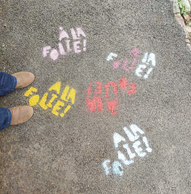 création affiche, vanora graphiste, graphiste rouen, affiche communication événementielle, festival à la folie, arts vivants, théatre, danse, festival théatre, rouen, saint-julien, la fraternité, festival gratuit, culture, création identité visuelle