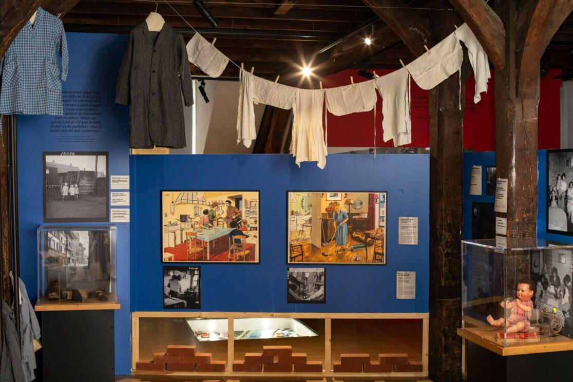 exposition, rouen, corderie Vallois, musée, musée industriel de la corderie Vallois, reconstruire l'usine, graphisme exposition, scenographie, conception cimaise exposition, conception graphique cimaises, graphisme papier peint, illustrations exposition, graphisme exposition, graphiste rouen, vanora graphiste, conception livret expo, mise en page livret