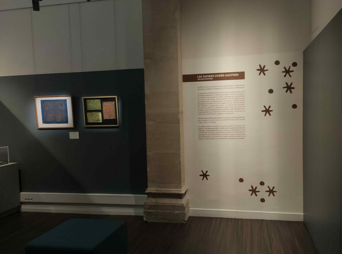 exposition culturelle, rouen, graphisme, affiche, communication, identité visuelle, graphisme culturel, patrimoine, dominotés, papier dominoté, vanora graphiste, Rouen, decaux, supports communication, signalétique