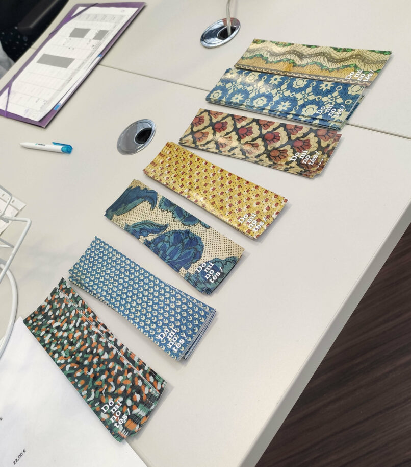 exposition culturelle, rouen, graphisme, affiche, communication, identité visuelle, graphisme culturel, patrimoine, dominotés, papier dominoté, vanora graphiste, Rouen, decaux, supports communication, signalétique, bibliothèque, Bibliothèque Villon