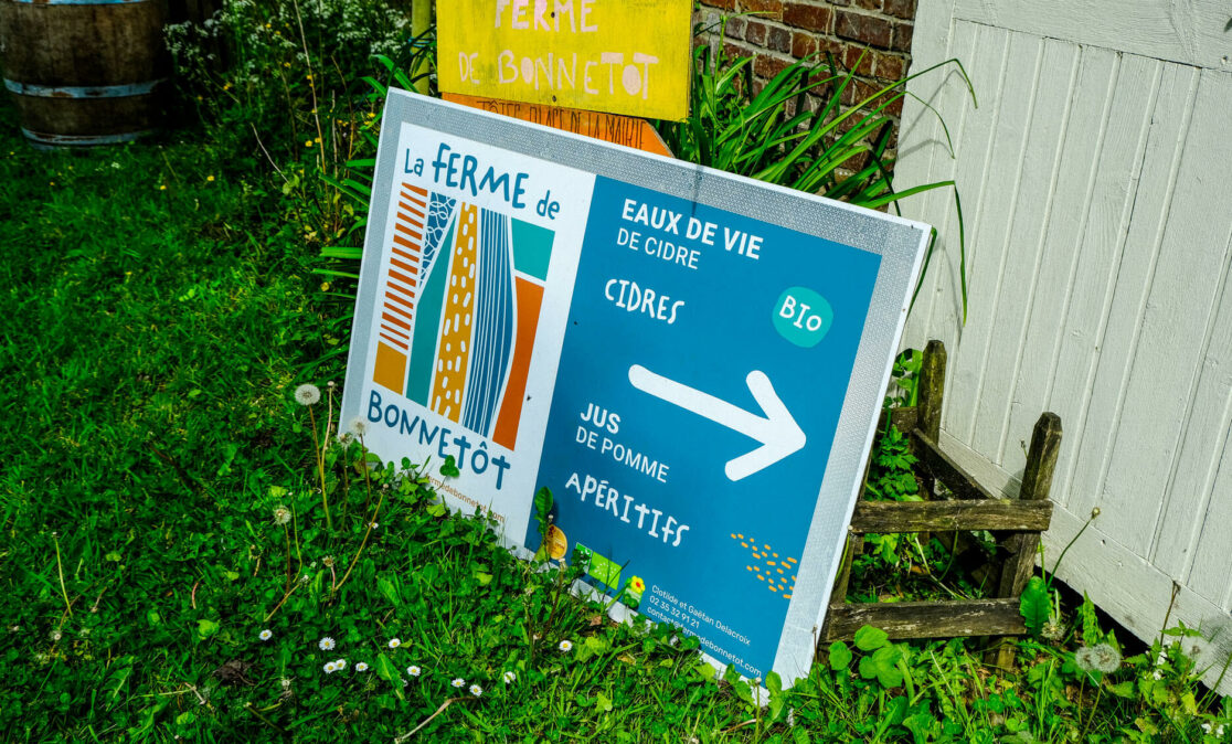 graphisme ferme, identité visuelle producteur, etiquettes alcool, graphisme etiquettes, graphiste pour producteurs, identité visuelle, ferme de bonnetot, vanora graphiste, graphiste normandie, packaging,