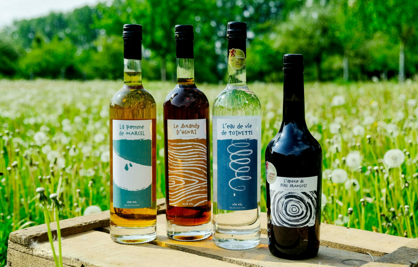 graphisme ferme, identité visuelle producteur, etiquettes alcool, graphisme etiquettes, graphiste pour producteurs, identité visuelle, ferme de bonnetot, vanora graphiste, graphiste normandie, packaging,